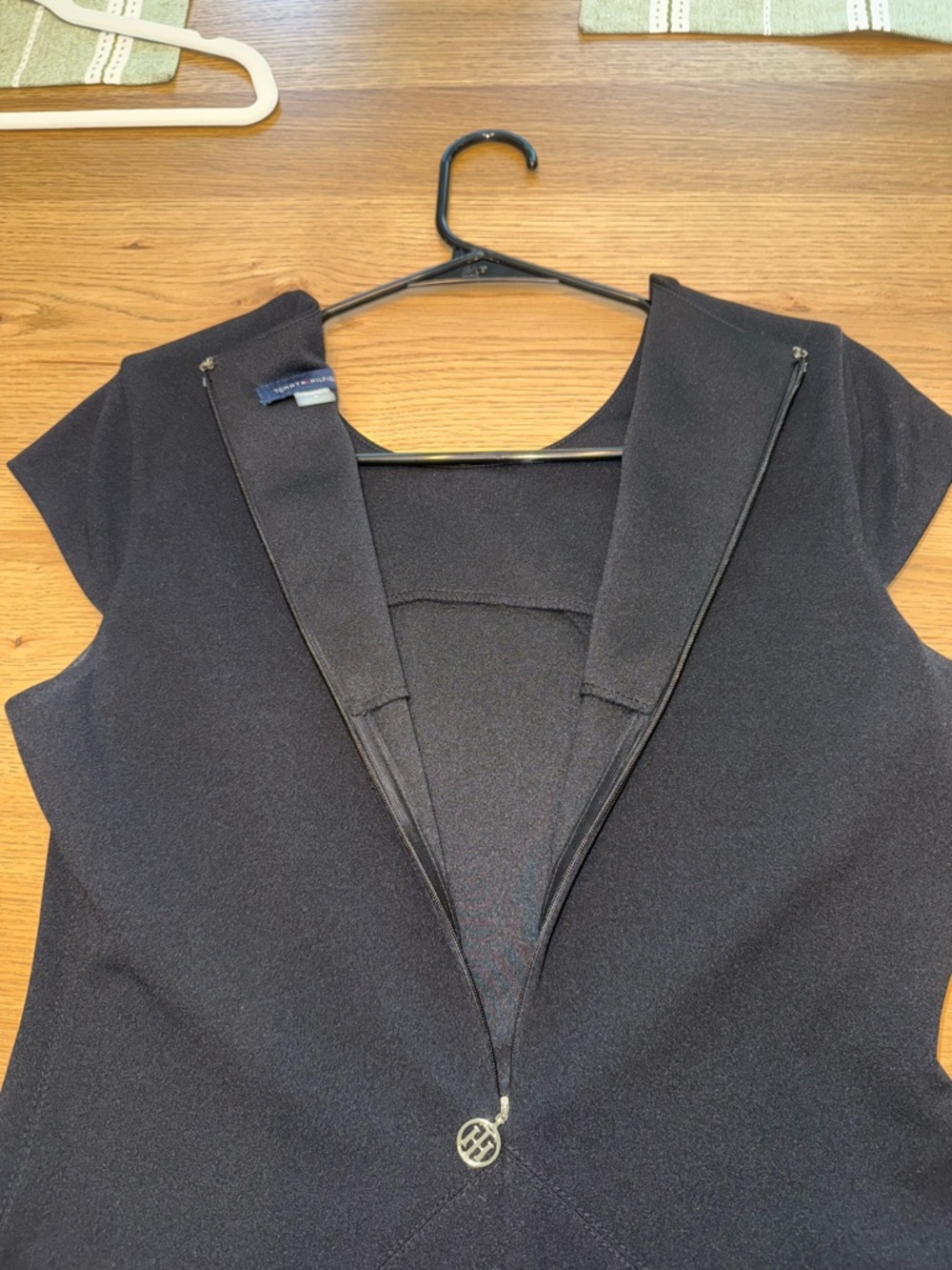 Tommy Hilfiger | Black Cap-Sleeve Fit & Flare Midi Dress | Size 6 - Picture 11 of 11